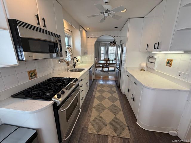 92 Grandview Avenue, White Plains, NY 10605