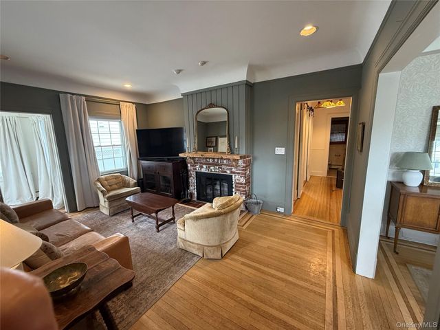 92 Grandview Avenue, White Plains, NY 10605