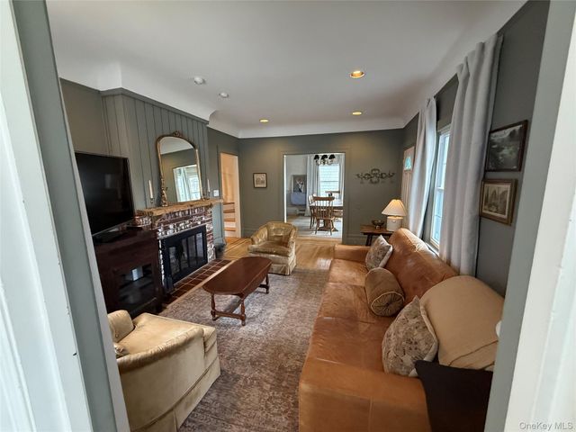 92 Grandview Avenue, White Plains, NY 10605