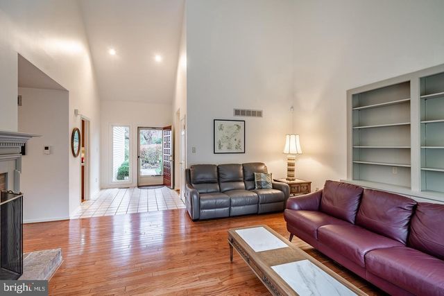 1110 MEWS LN, West Chester, PA 19382