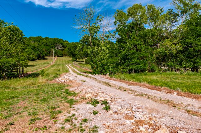 73 Shoulders Ln, Dixon Springs, TN 37057
