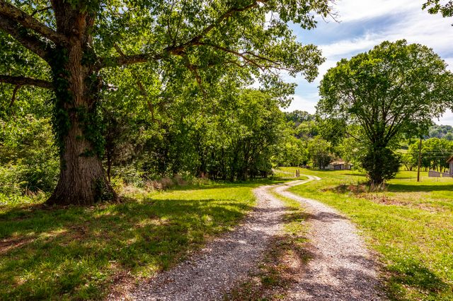 73 Shoulders Ln, Dixon Springs, TN 37057