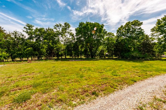 73 Shoulders Ln, Dixon Springs, TN 37057