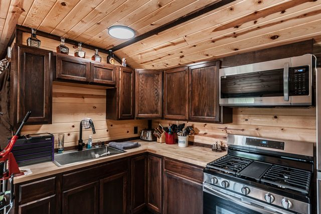 73 Shoulders Ln, Dixon Springs, TN 37057