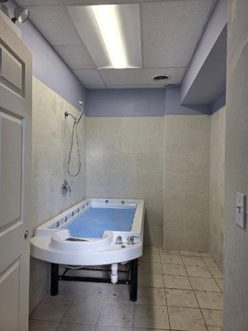 2322 W Roosevelt Road 1, Chicago, IL 60608