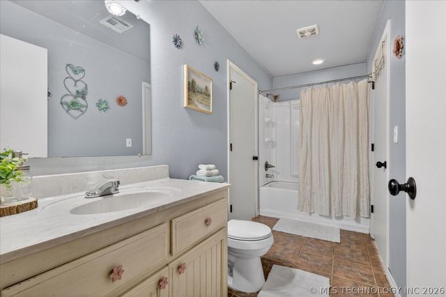 9777 EW 23 Road, Nowata, OK 74048