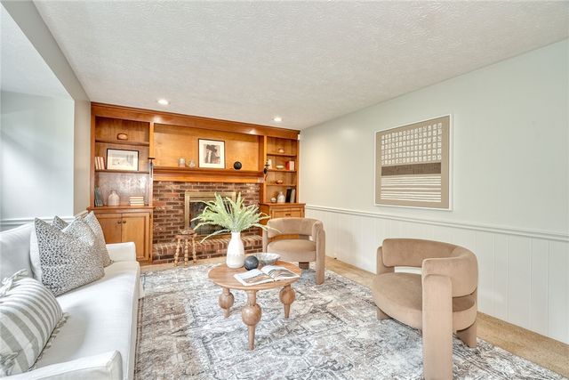 6 Hunters Pointe, Pittsford, NY 14534
