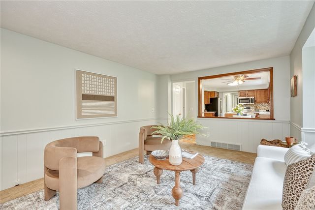 6 Hunters Pointe, Pittsford, NY 14534