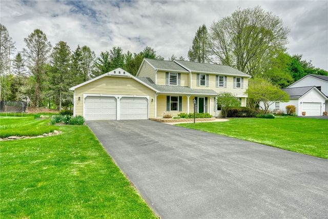 6 Hunters Pointe, Pittsford, NY 14534