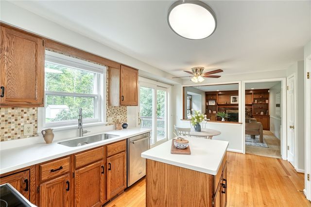 6 Hunters Pointe, Pittsford, NY 14534