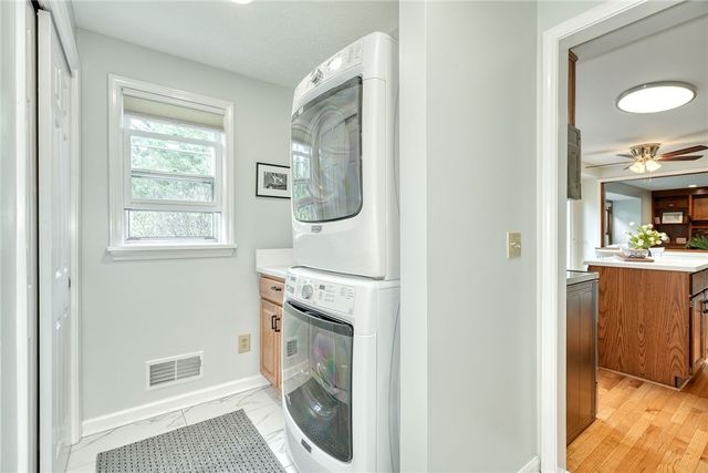 6 Hunters Pointe, Pittsford, NY 14534