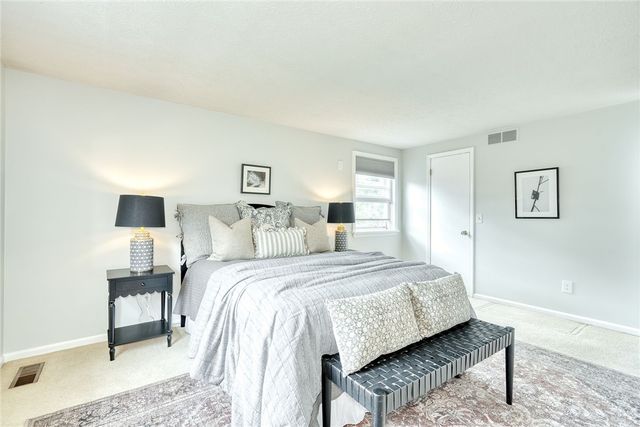 6 Hunters Pointe, Pittsford, NY 14534