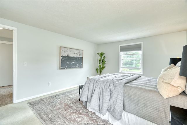 6 Hunters Pointe, Pittsford, NY 14534
