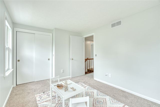 6 Hunters Pointe, Pittsford, NY 14534