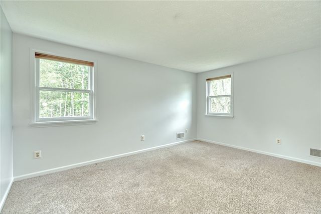 6 Hunters Pointe, Pittsford, NY 14534