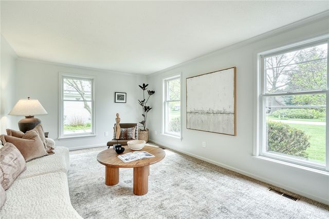 6 Hunters Pointe, Pittsford, NY 14534