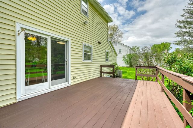6 Hunters Pointe, Pittsford, NY 14534