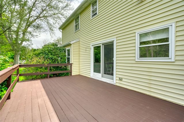6 Hunters Pointe, Pittsford, NY 14534