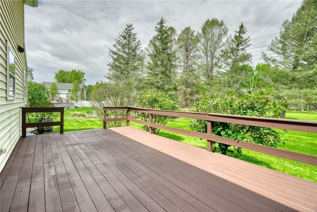 6 Hunters Pointe, Pittsford, NY 14534
