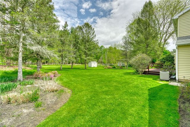 6 Hunters Pointe, Pittsford, NY 14534
