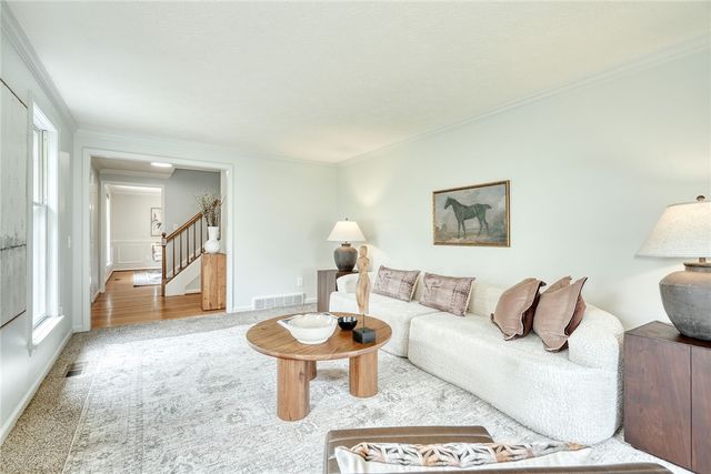 6 Hunters Pointe, Pittsford, NY 14534