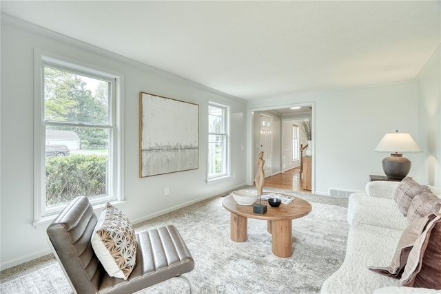 6 Hunters Pointe, Pittsford, NY 14534
