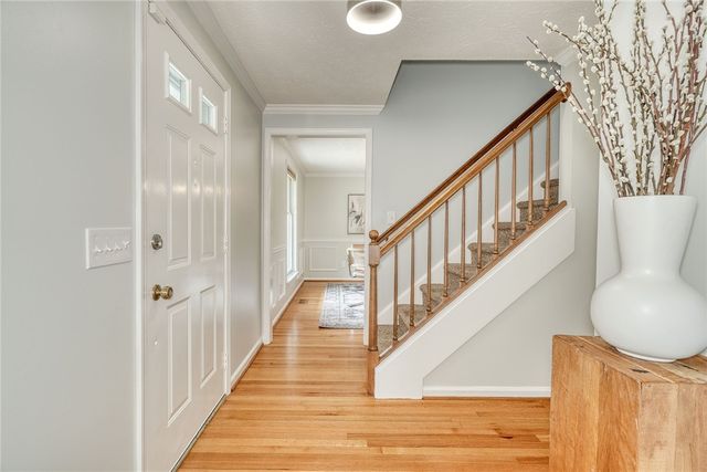 6 Hunters Pointe, Pittsford, NY 14534