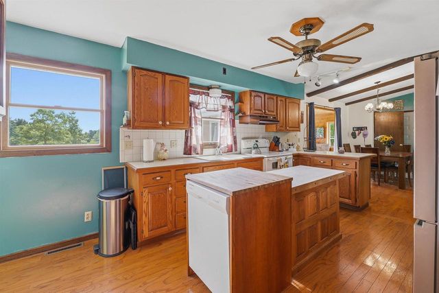 N3660 9TH AVENUE, Hancock, WI 54943