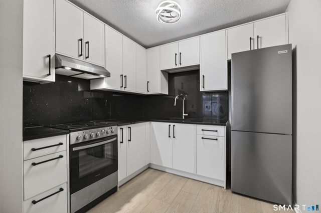 10 Pineview Drive D, Branford, CT 06405