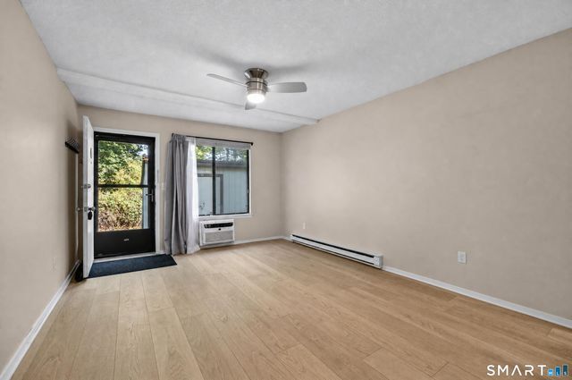 10 Pineview Drive D, Branford, CT 06405