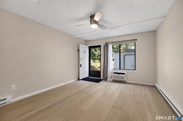 10 Pineview Drive D, Branford, CT 06405
