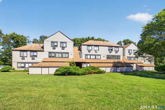10 Pineview Drive D, Branford, CT 06405