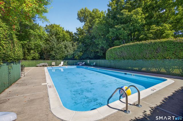 10 Pineview Drive D, Branford, CT 06405
