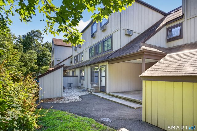 10 Pineview Drive D, Branford, CT 06405