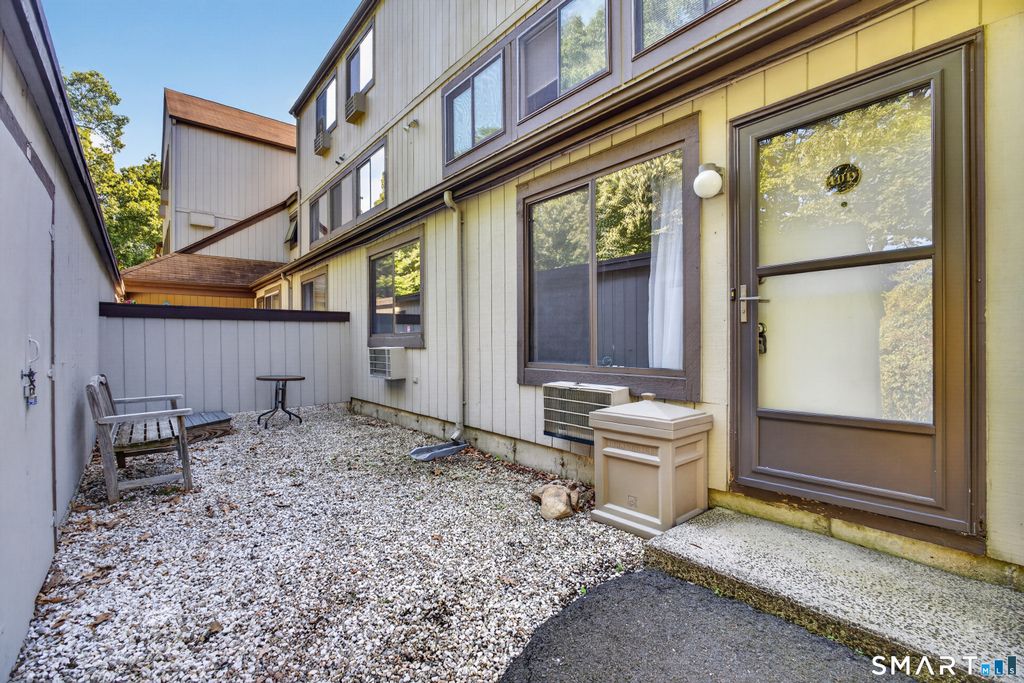 10 Pineview Drive D, Branford, CT 06405