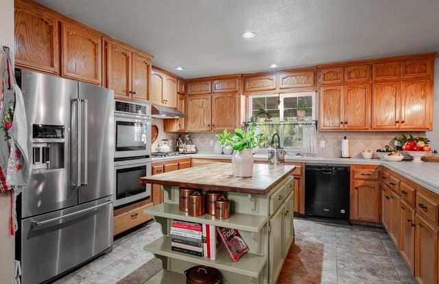 22052 Melrose Court, Madera, CA 93638