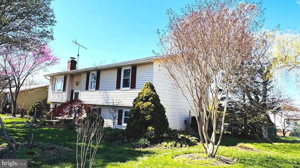 Image 3 of property listing at 708 UNIONTOWN RD, Westminster, MD 21158