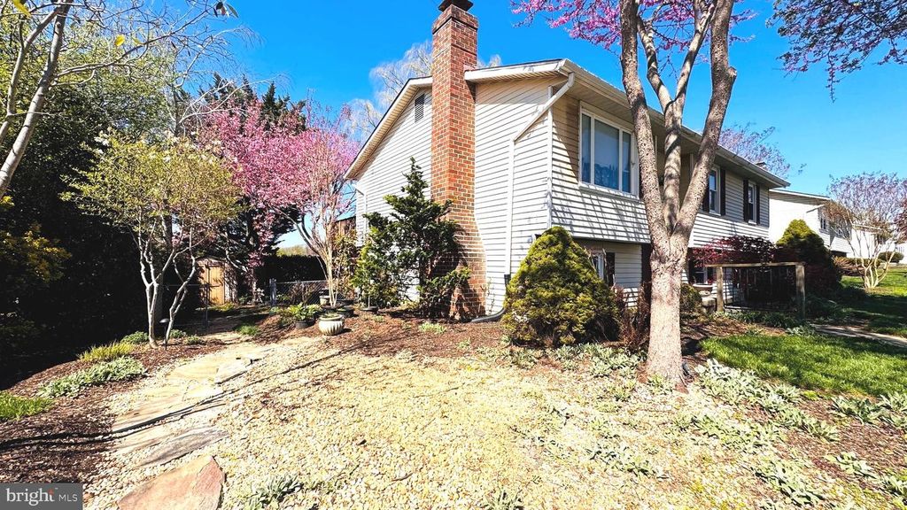Image 4 of property listing at 708 UNIONTOWN RD, Westminster, MD 21158