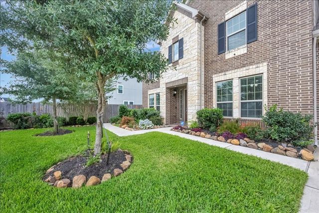 8033 Serenity Drive, Pearland, TX 77584
