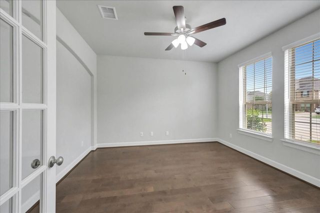 8033 Serenity Drive, Pearland, TX 77584