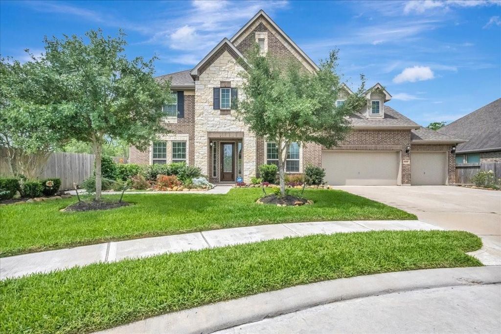 8033 Serenity Drive, Pearland, TX 77584