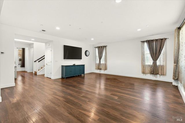 578 Burgundy St, Vacaville, CA 95687