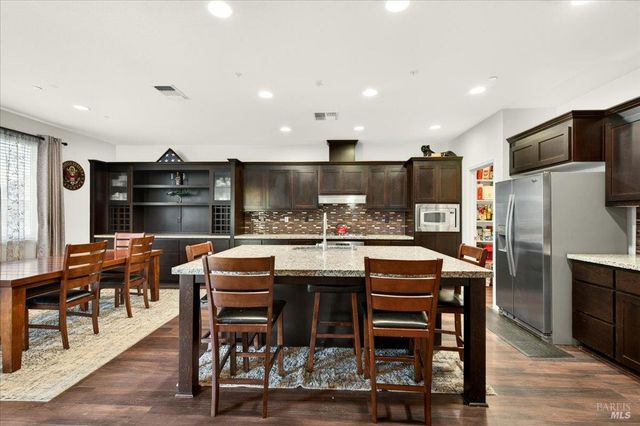 578 Burgundy St, Vacaville, CA 95687