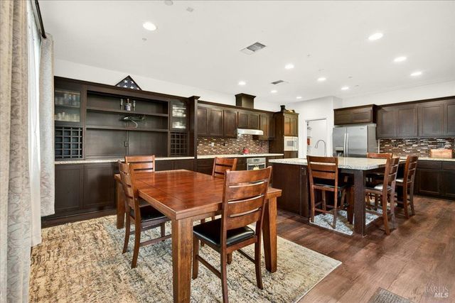 578 Burgundy St, Vacaville, CA 95687