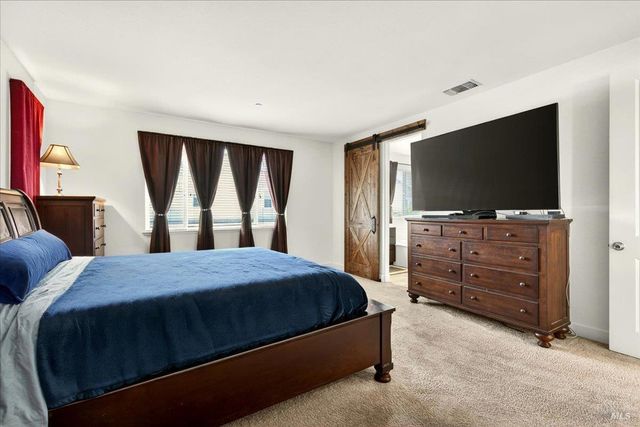 578 Burgundy St, Vacaville, CA 95687