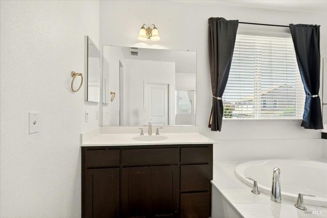 578 Burgundy St, Vacaville, CA 95687