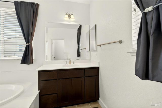 578 Burgundy St, Vacaville, CA 95687