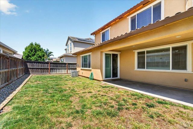 578 Burgundy St, Vacaville, CA 95687