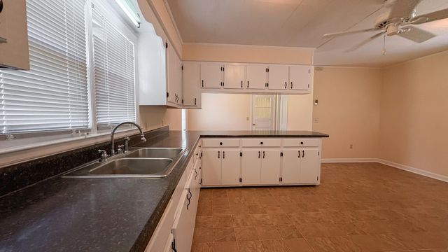 208 George Street, Walterboro, SC 29488