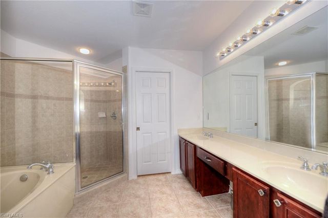 2426 Laurentina LN, Cape Coral, FL 33909